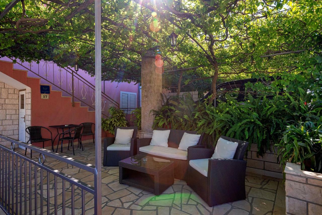 Apartments Ana Buratovic Stari Grad  Exterior photo